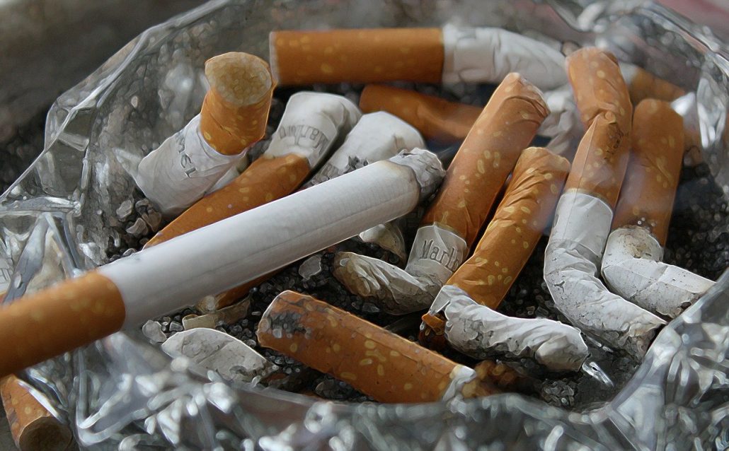 Wie lange dauert es, bis Zigarettenstummel verrotten?